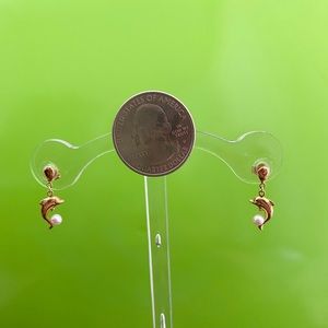 14 kt. YG Dolphin w/pearl pierced earrings